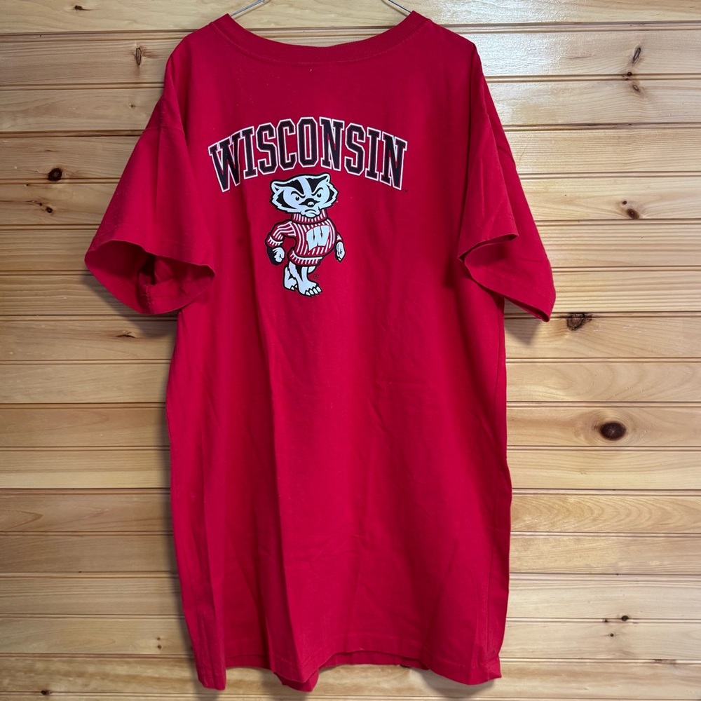 Third Street University of Wisconsin Badgers Bucky Logo Red Tee Size XXXL